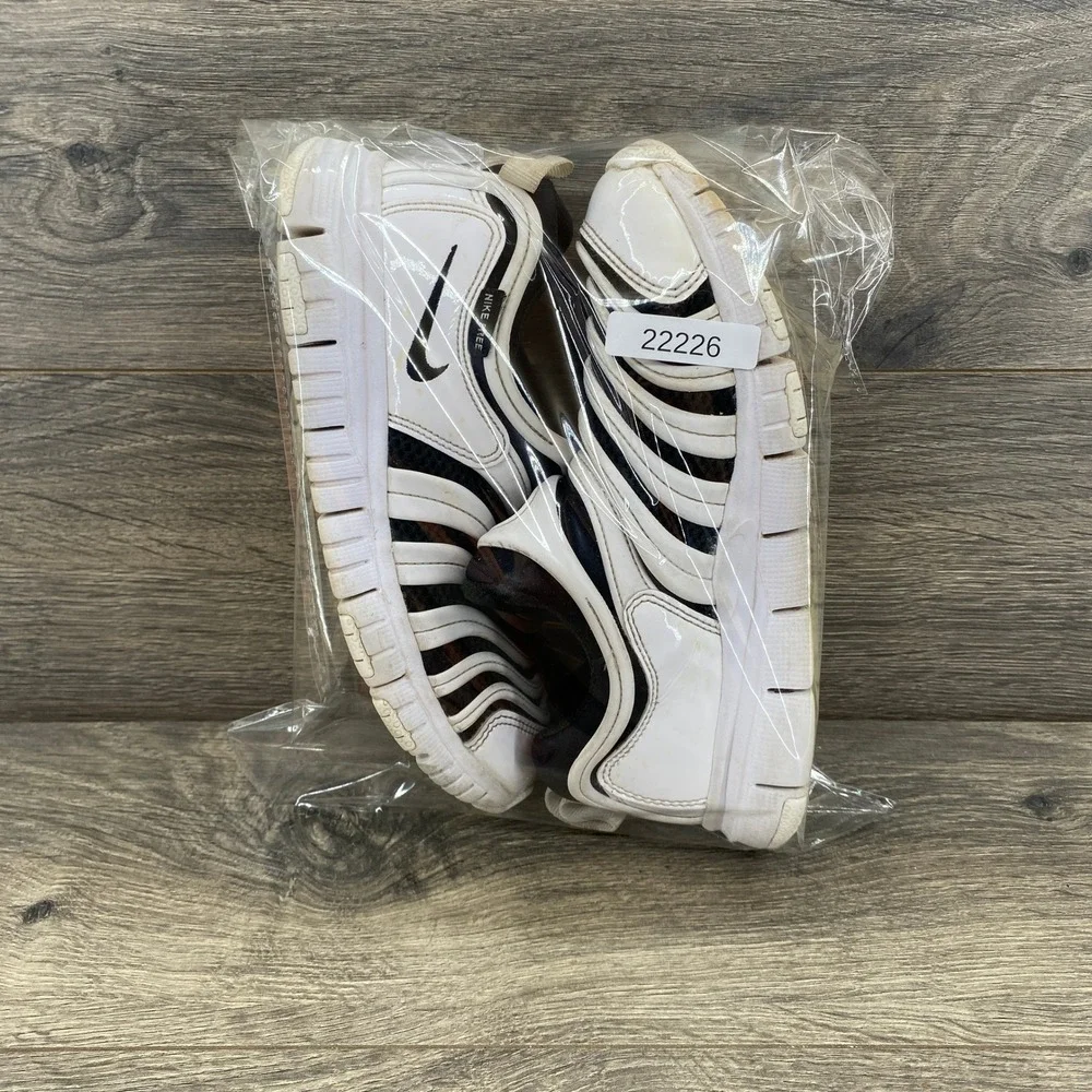 Nike Dynamo Free‎ Kids Sneakers White Black Slip On Shoes 3Y 343738-100